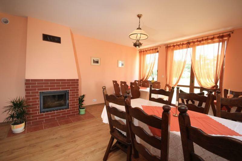 Karpnicka Struga W Dolinie Palacow I Ogrodow Jelenia Góra Extérieur photo