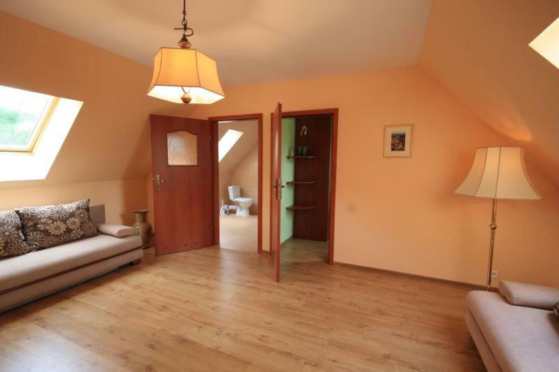 Karpnicka Struga W Dolinie Palacow I Ogrodow Jelenia Góra Extérieur photo